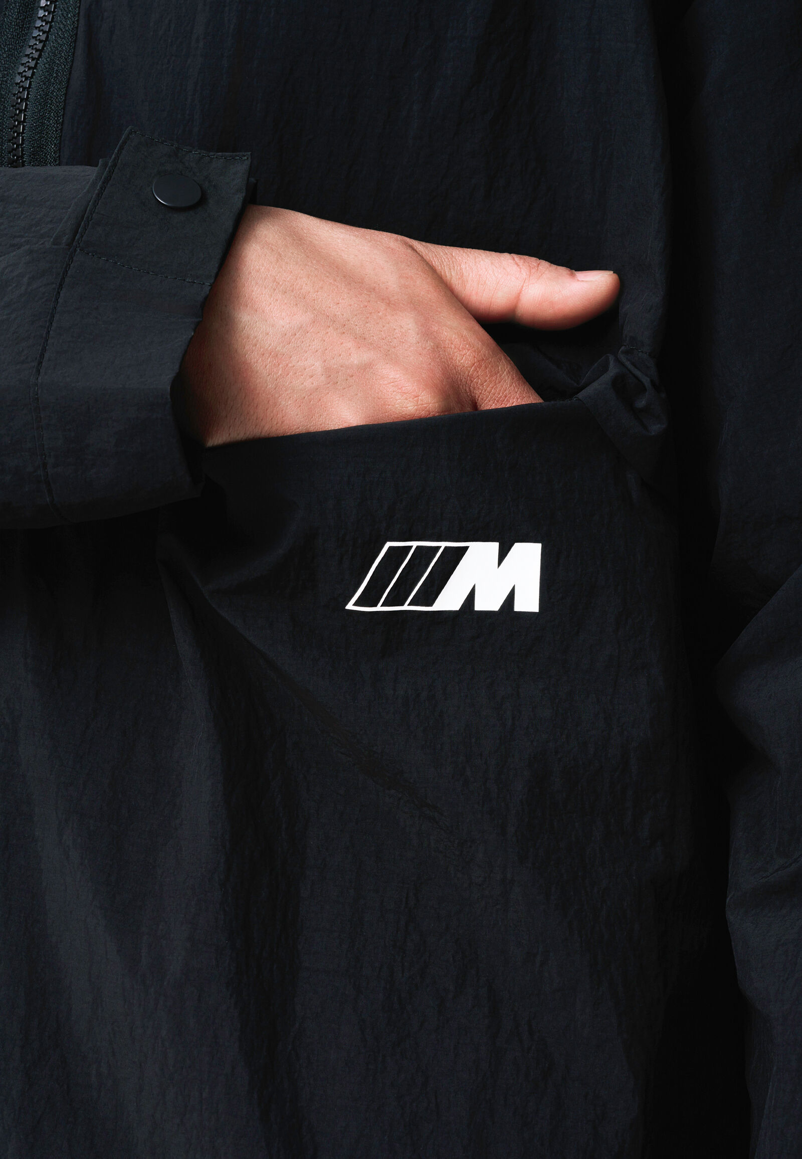 MICRO M TRAVEL JACKET - model